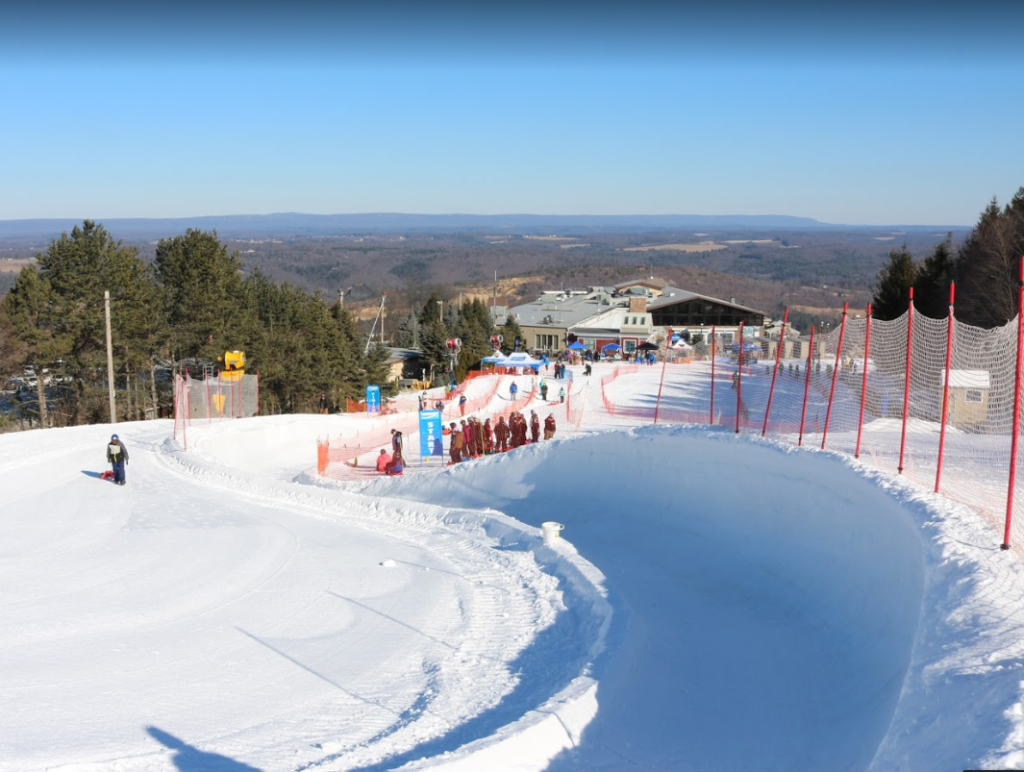 This image has an empty alt attribute; its file name is luge-1024x772.png